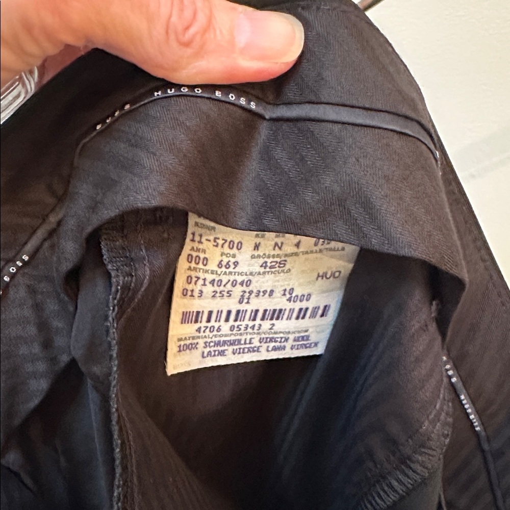 Hugo Boss Tuxedo like new. 3 button 42S
3 pcs: jacket,vest & pants. Worn once - Picture 5 of 16